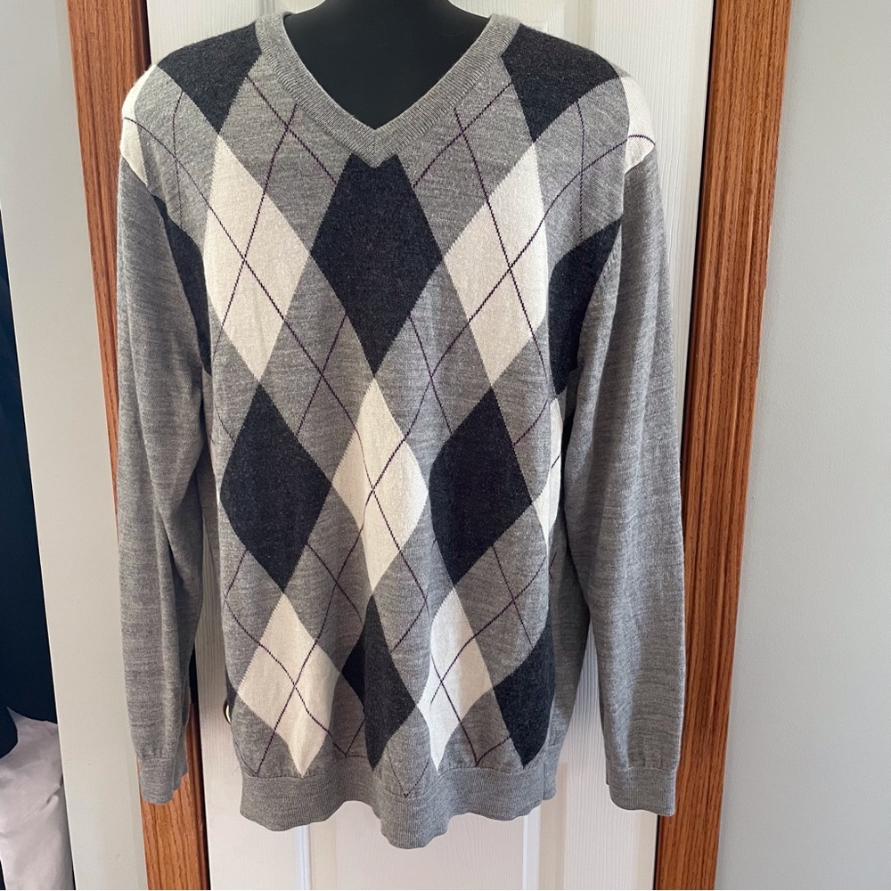 Roundtree & Yorke Sweater in size- L